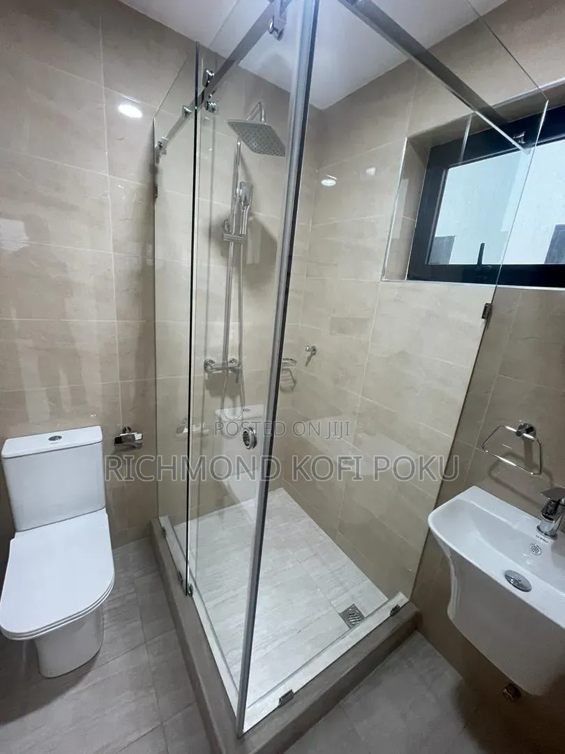5bdrm House in Kofis Realty, Regimanuel Gray Estates for sale