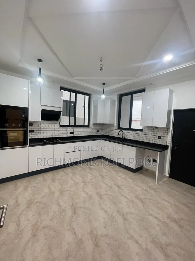 5bdrm House in Kofis Realty, Regimanuel Gray Estates for sale