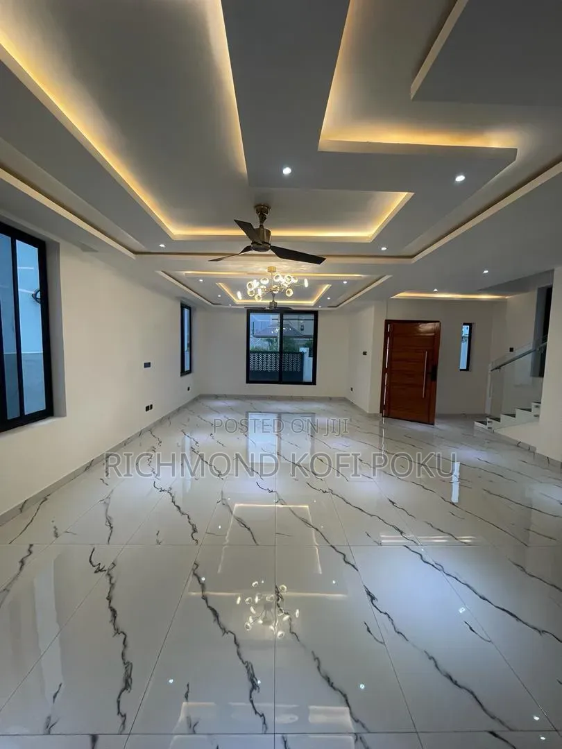 5bdrm House in Kofis Realty, Regimanuel Gray Estates for sale
