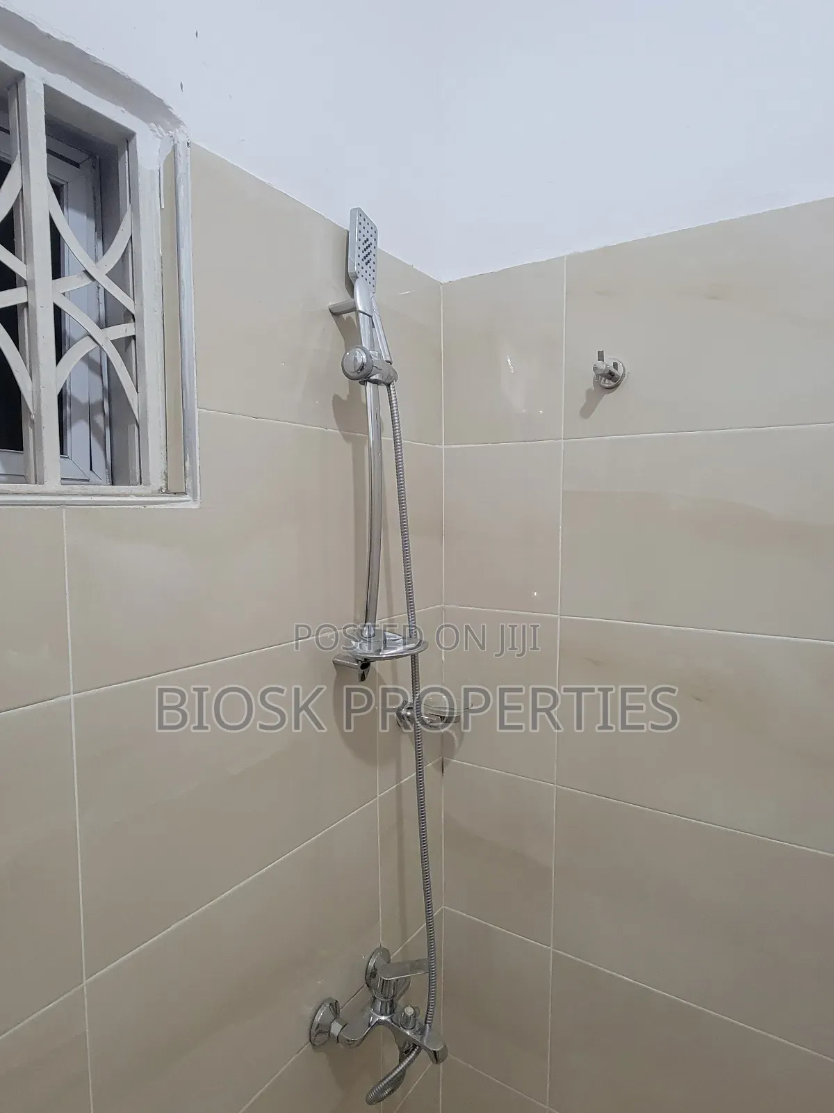 3bdrm Apartment in Biosk Properties, Amrahia for rent