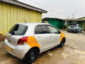 Toyota Vitz 2010 White