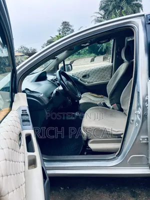 Toyota Vitz 2010 White