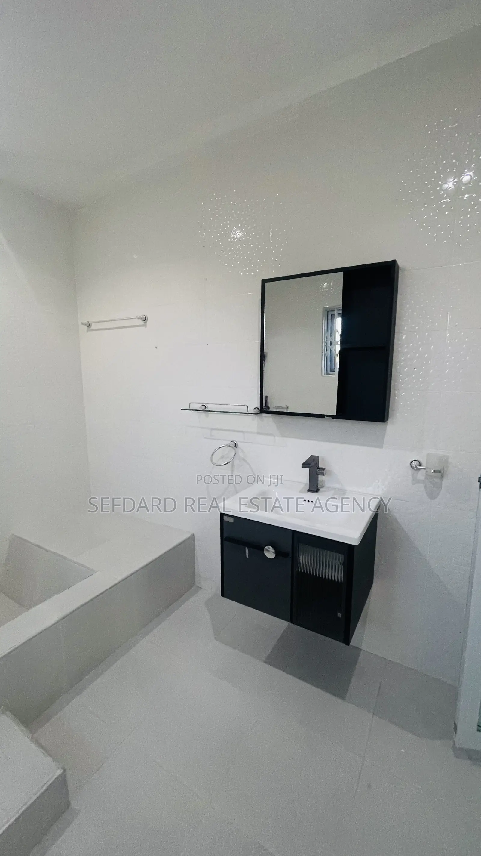 4bdrm House in Sefdard Properties, Amasaman for rent