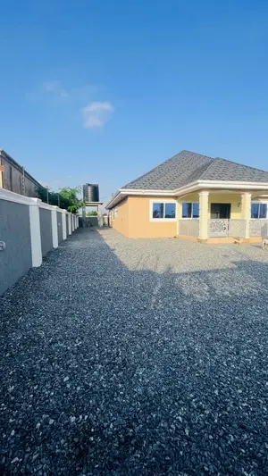 4bdrm House in Sefdard Properties, Amasaman for rent
