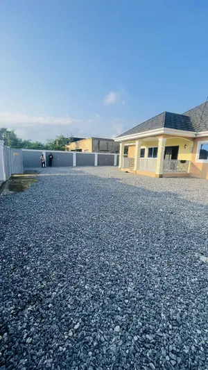 4bdrm House in Sefdard Properties, Amasaman for rent