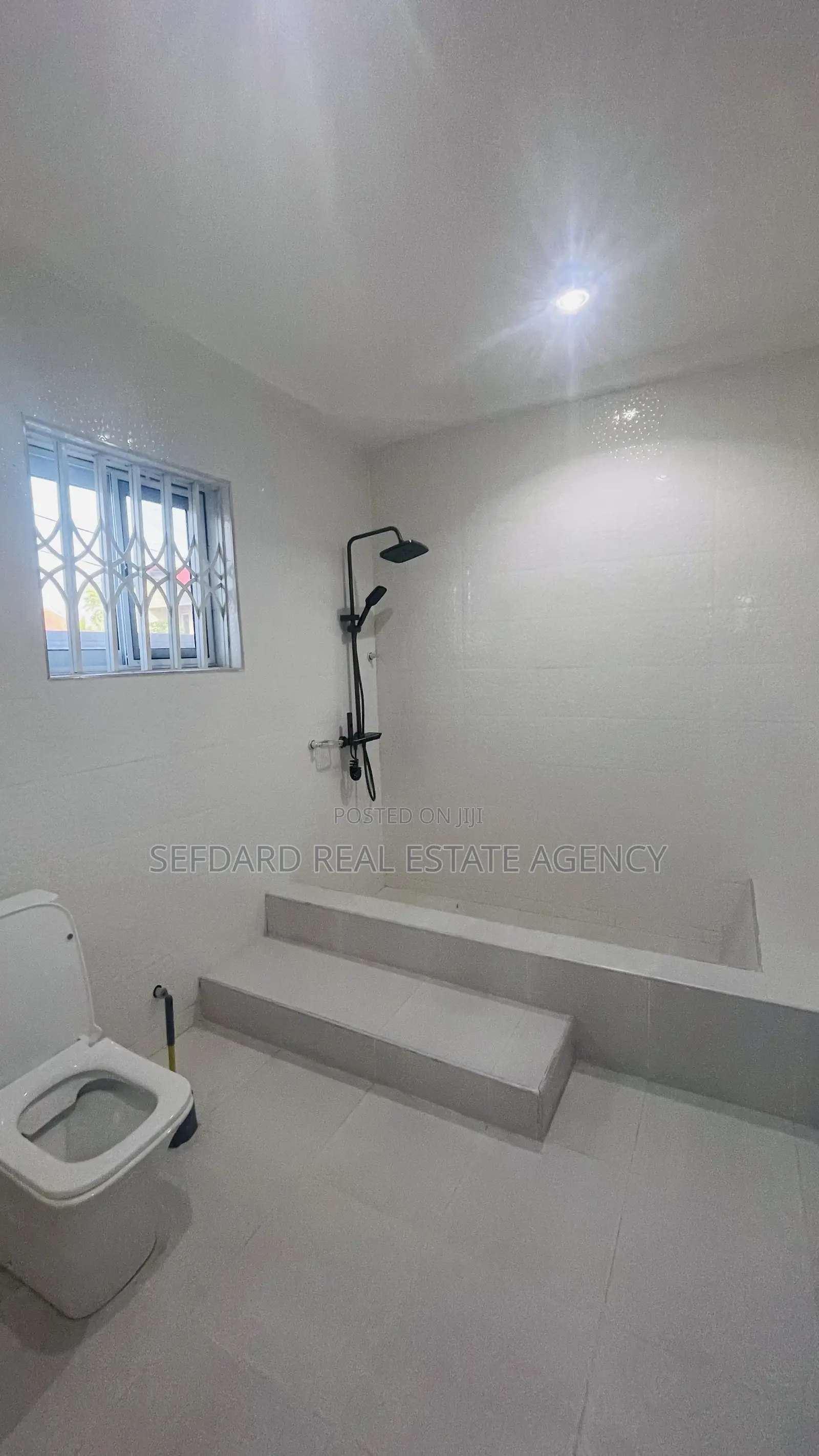 4bdrm House in Sefdard Properties, Amasaman for rent