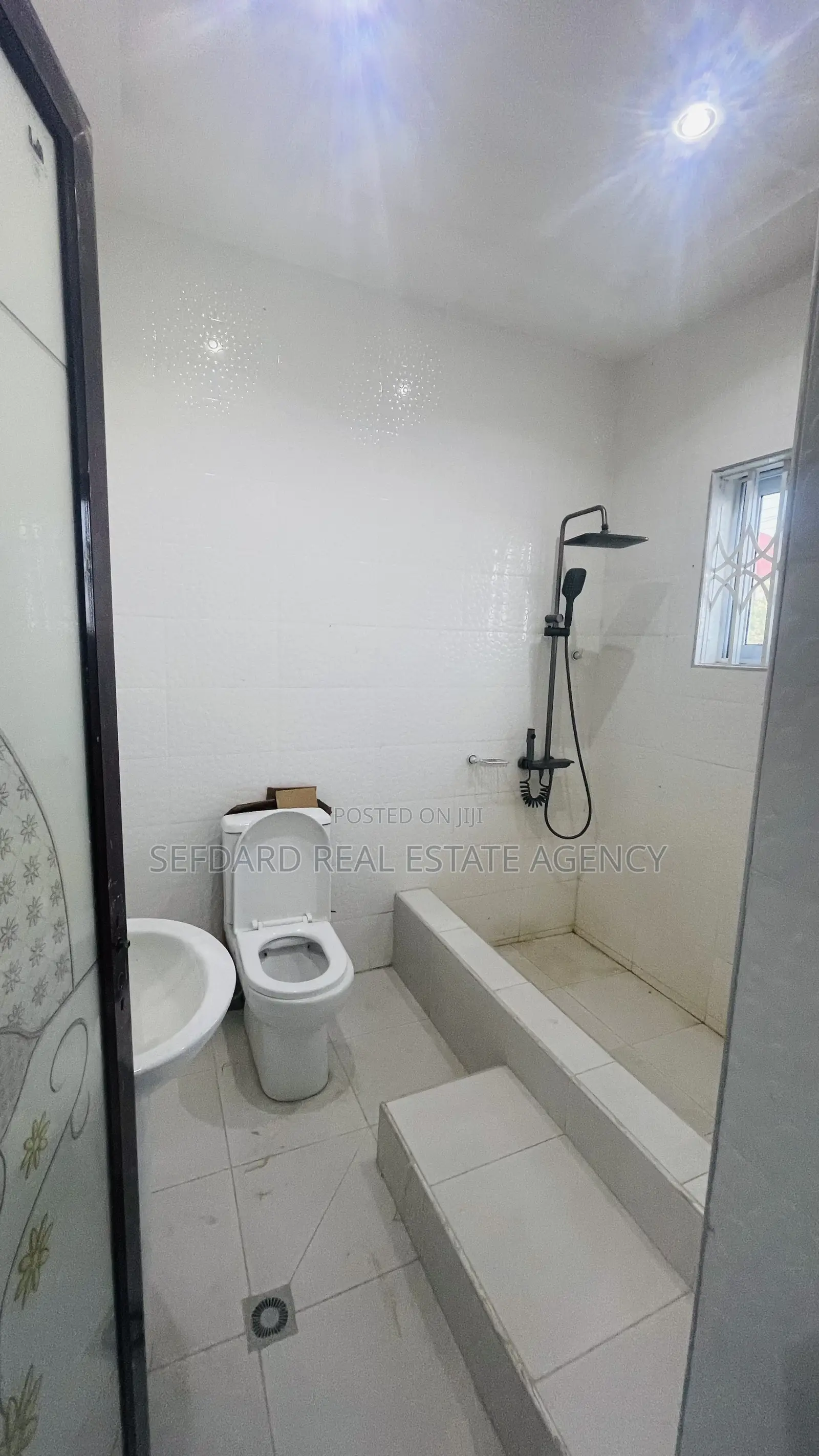4bdrm House in Sefdard Properties, Amasaman for rent