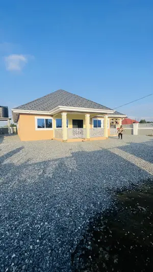 4bdrm House in Sefdard Properties, Amasaman for rent