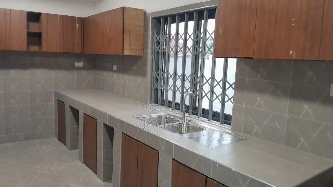 4bdrm Duplex in Jay Real Estate, Millenium City for rent