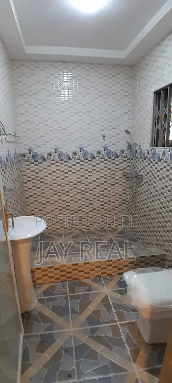 4bdrm Duplex in Jay Real Estate, Millenium City for rent