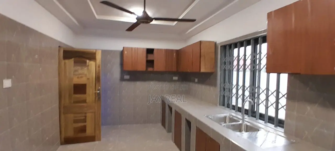 4bdrm Duplex in Jay Real Estate, Millenium City for rent