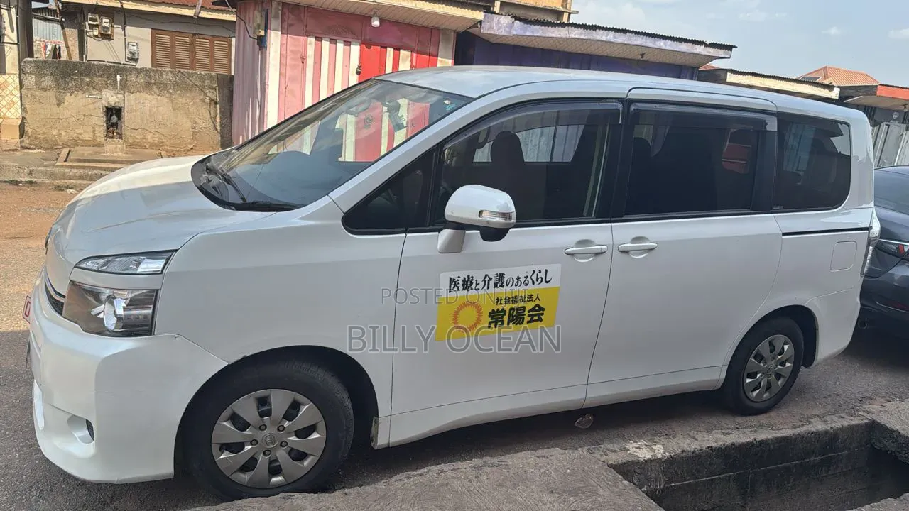 Toyota Voxy 2012 White