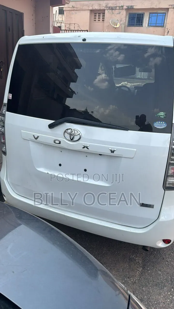 Toyota Voxy 2012 White