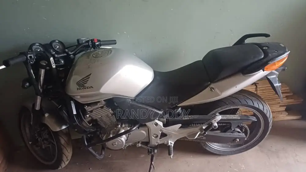 Honda CB 2005 Silver