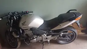 Honda CB 2005 Silver