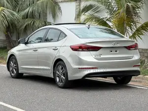 Hyundai Elantra Limited 2018 Gold