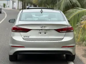 Hyundai Elantra Limited 2018 Gold