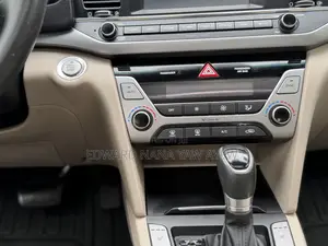 Hyundai Elantra Limited 2018 Gold