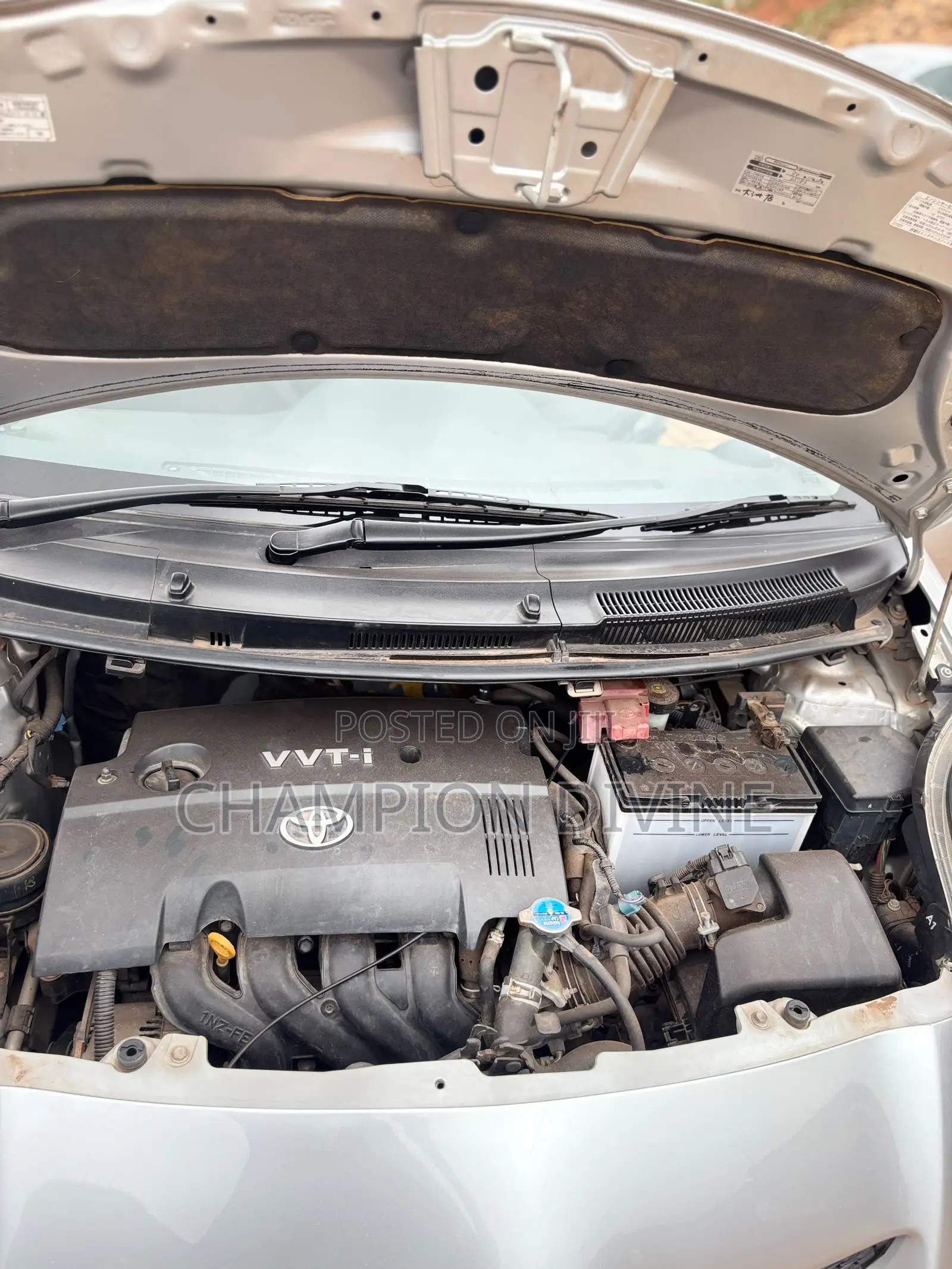 Toyota Vitz 2010 Silver