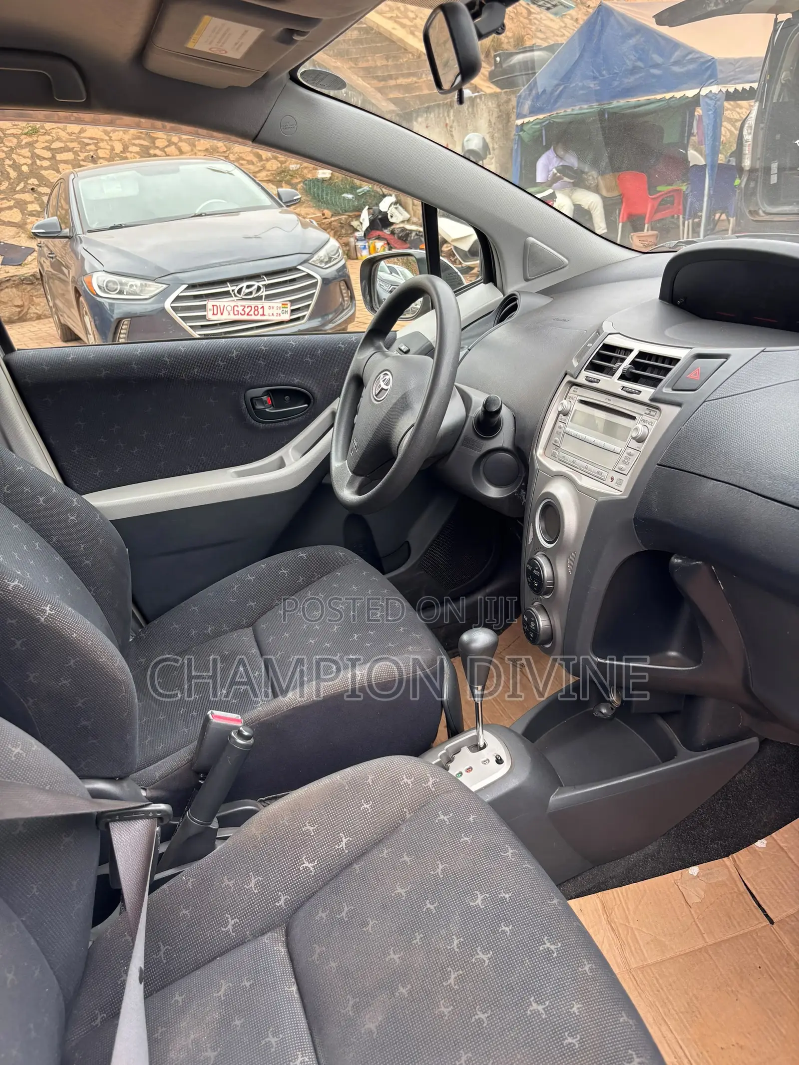Toyota Vitz 2010 Silver