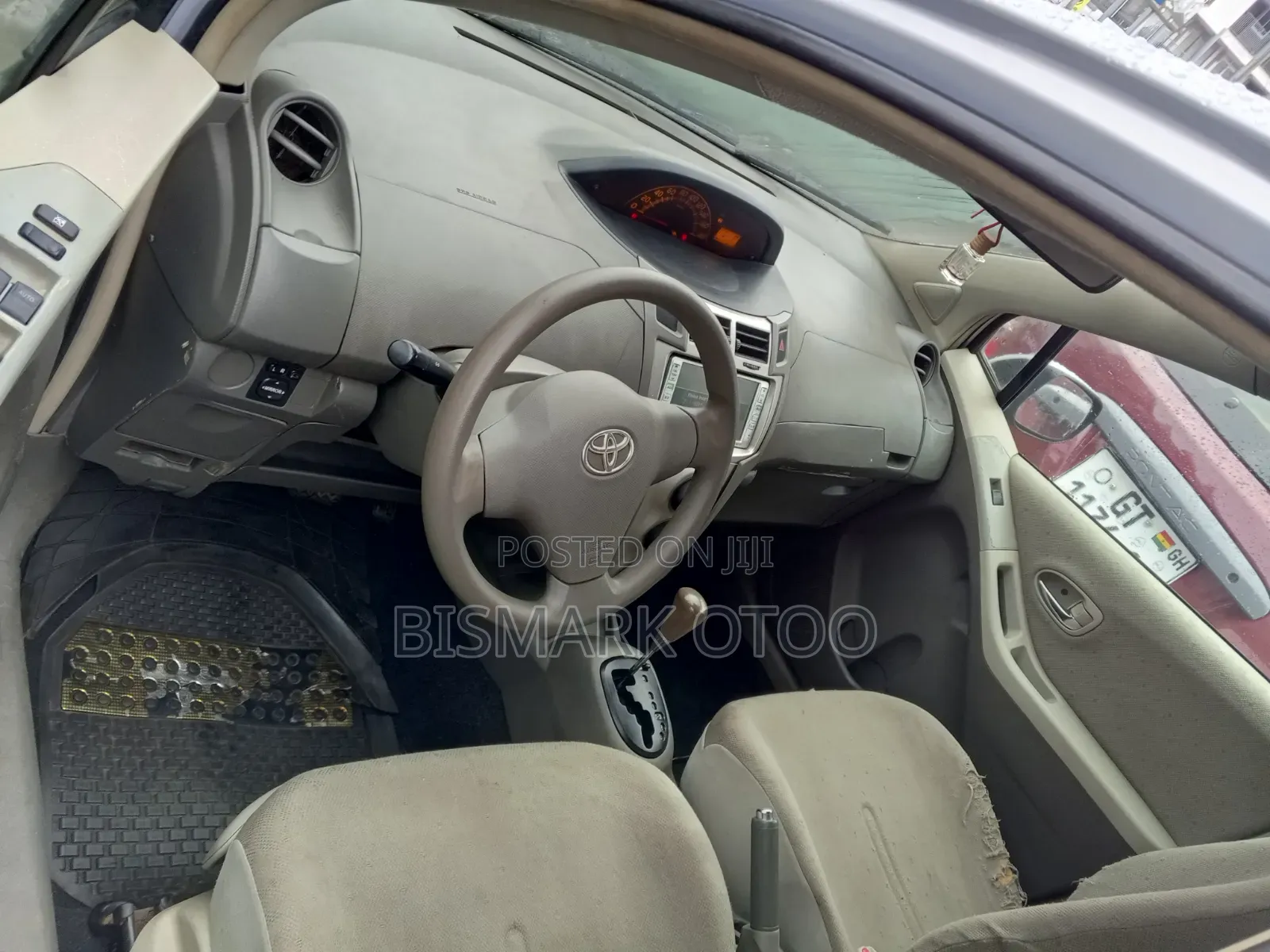 Toyota Vitz 2010 Gray