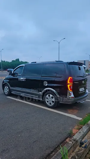 Grand Starex HVX Van