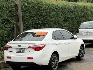 Toyota Corolla S 4dr Sedan (1.8L 4cyl CVT) 2014 White