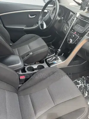 Hyundai Elantra 2016 Red