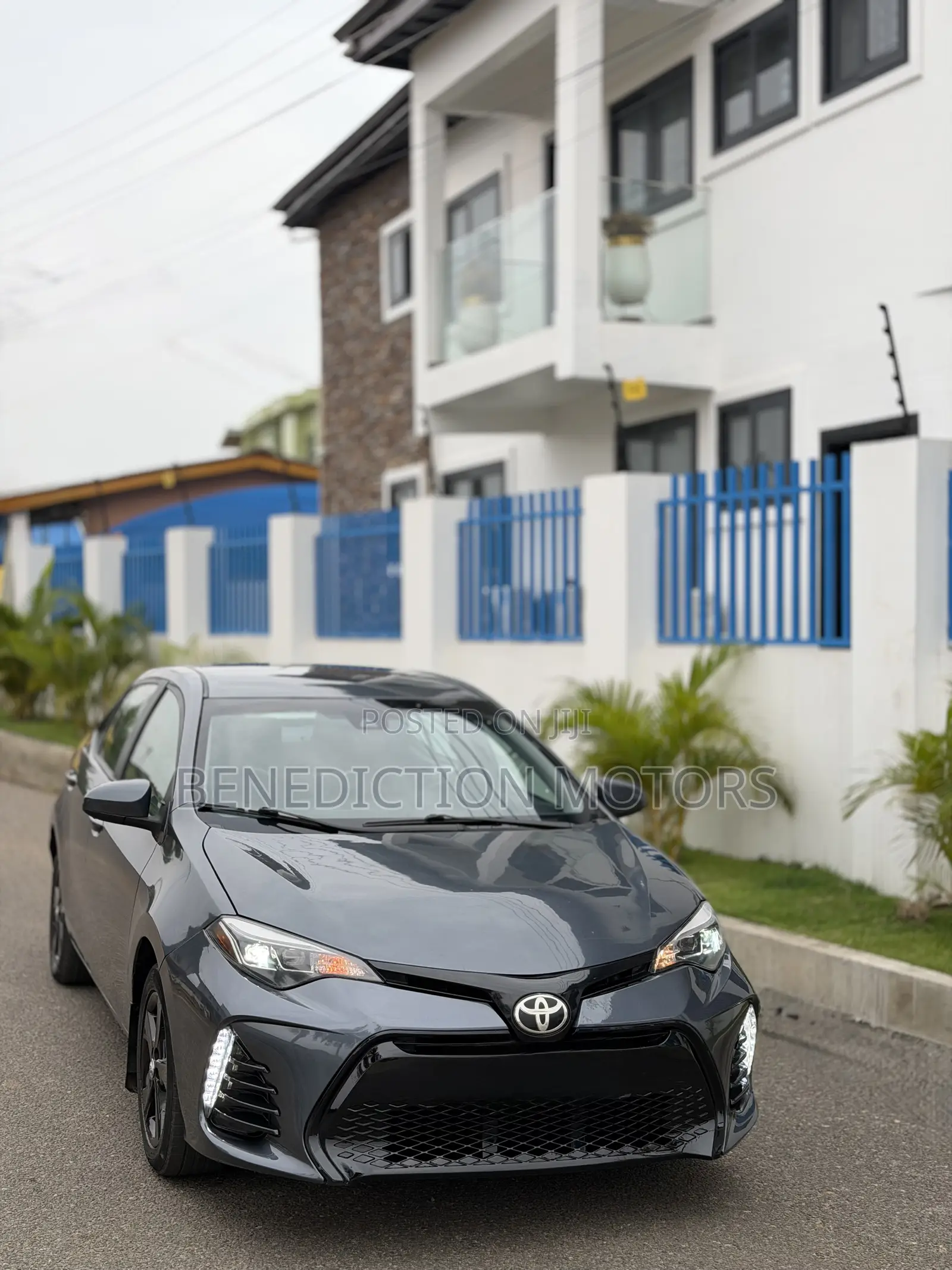 Toyota Corolla LE (1.8L 4cyl 2A) 2019 Gray