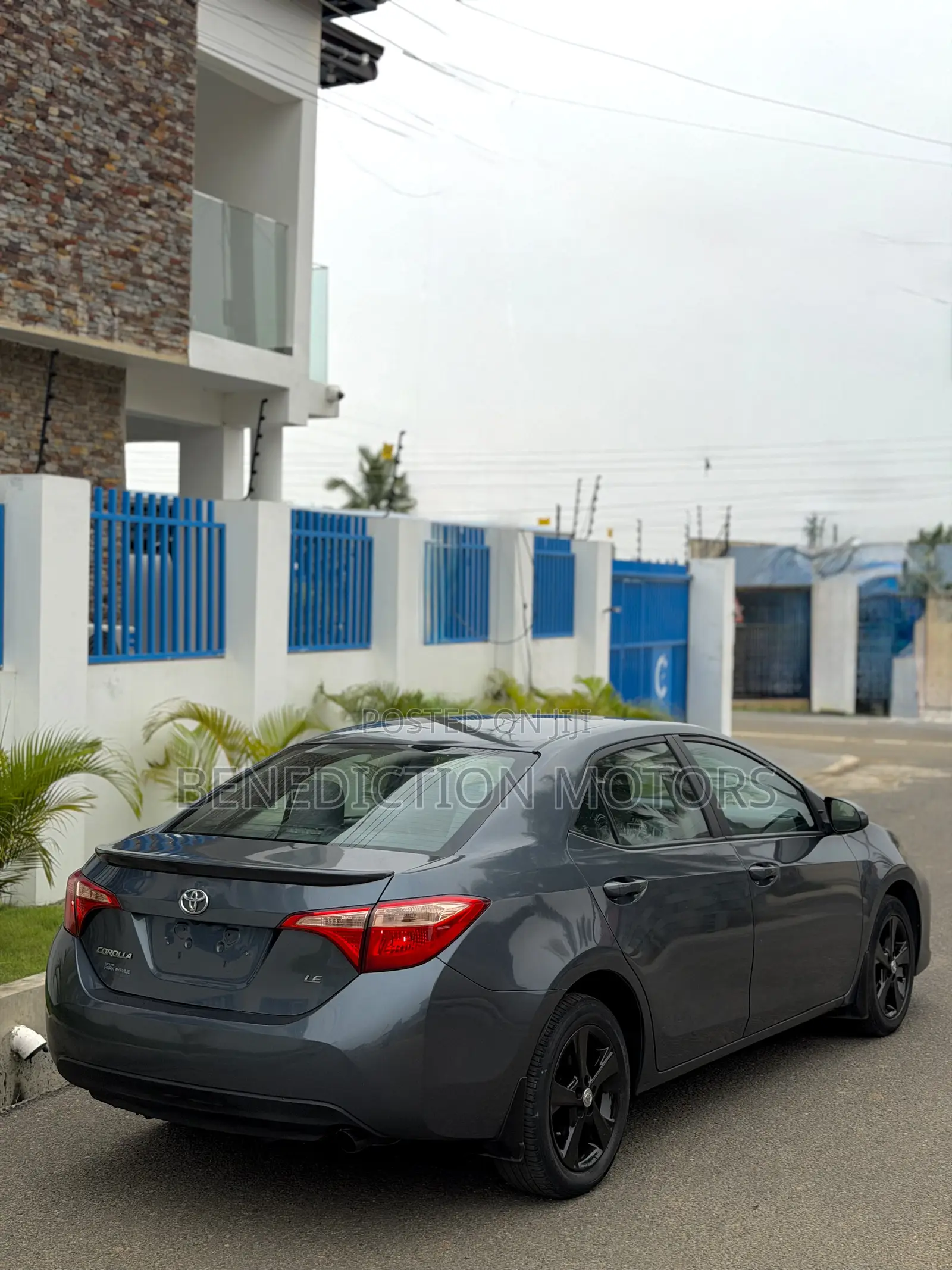 Toyota Corolla LE (1.8L 4cyl 2A) 2019 Gray