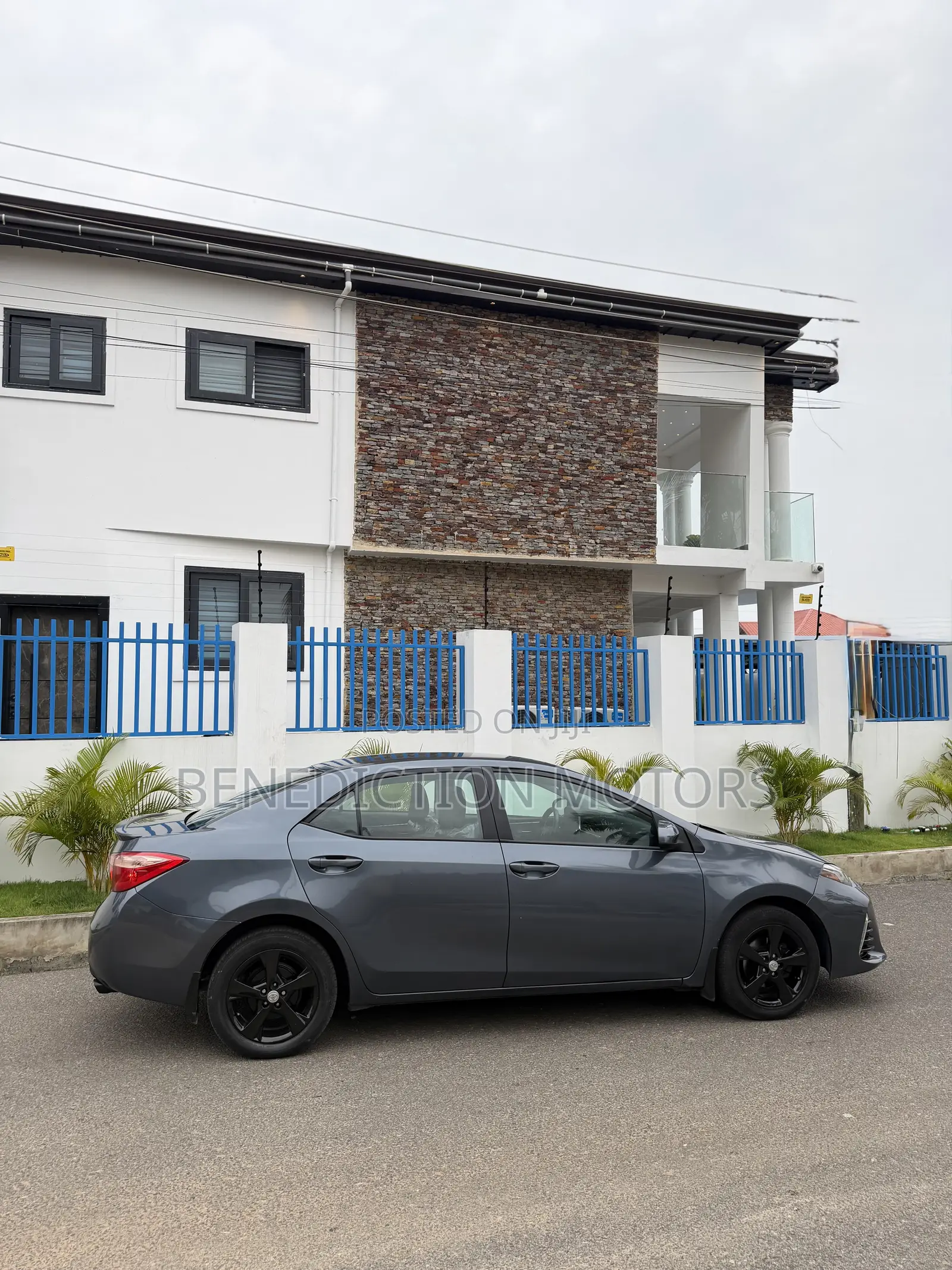 Toyota Corolla LE (1.8L 4cyl 2A) 2019 Gray