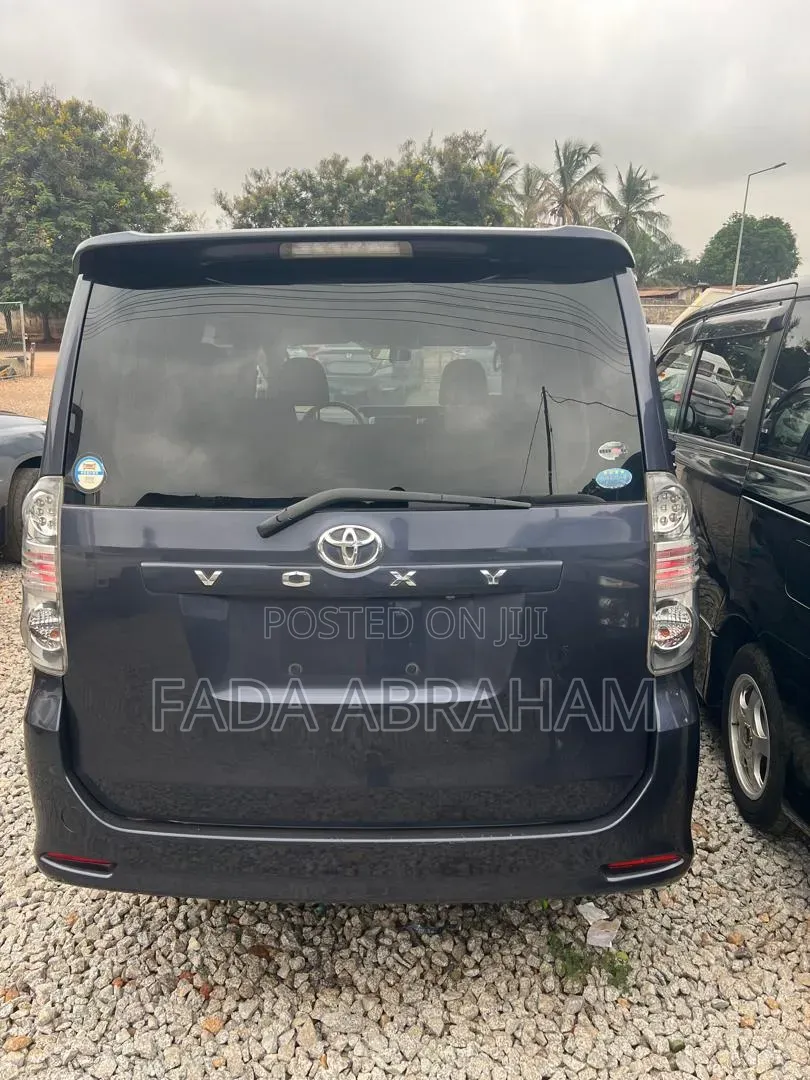 Toyota Voxy 2013 Black