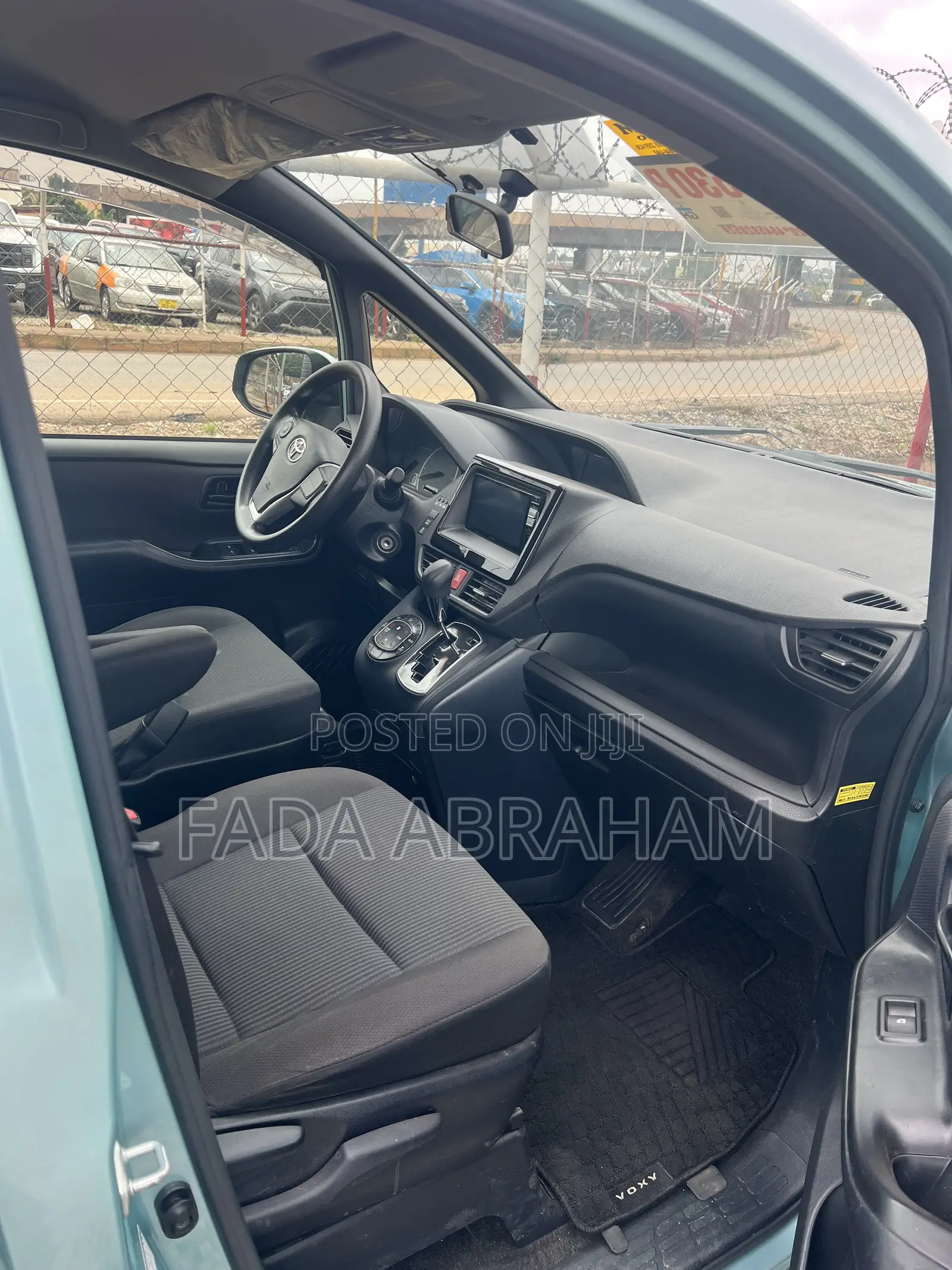Toyota Voxy V 2WD 7-Seater 2015 Green