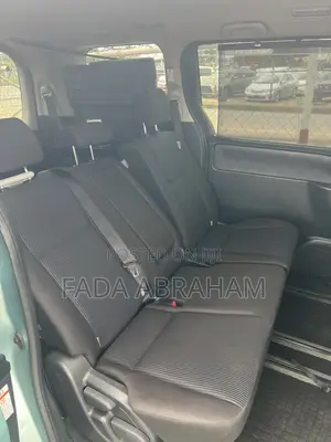 Toyota Voxy V 2WD 7-Seater 2015 Green