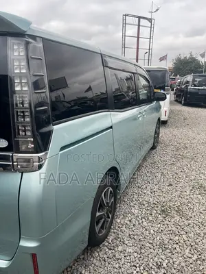Toyota Voxy V 2WD 7-Seater 2015 Green