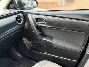 Toyota Corolla SE 4dr Sedan (1.8L 4cyl CVT) 2017 Gray