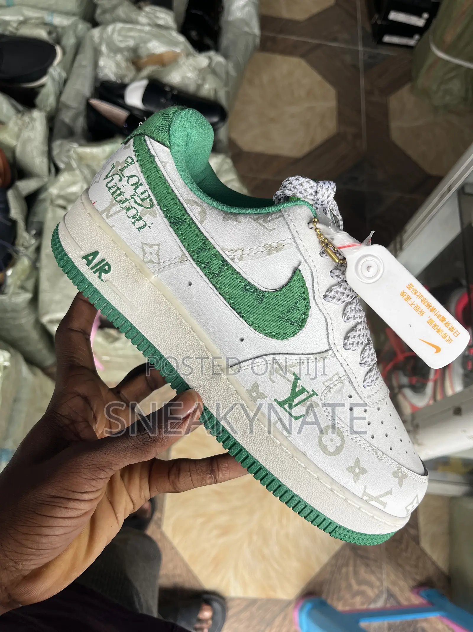 Clean Unisex Nike Airforce One Low Sneaker Plus Socks