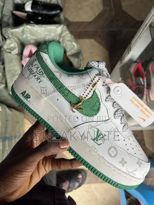 Clean Unisex Nike Airforce One Low Sneaker Plus Socks