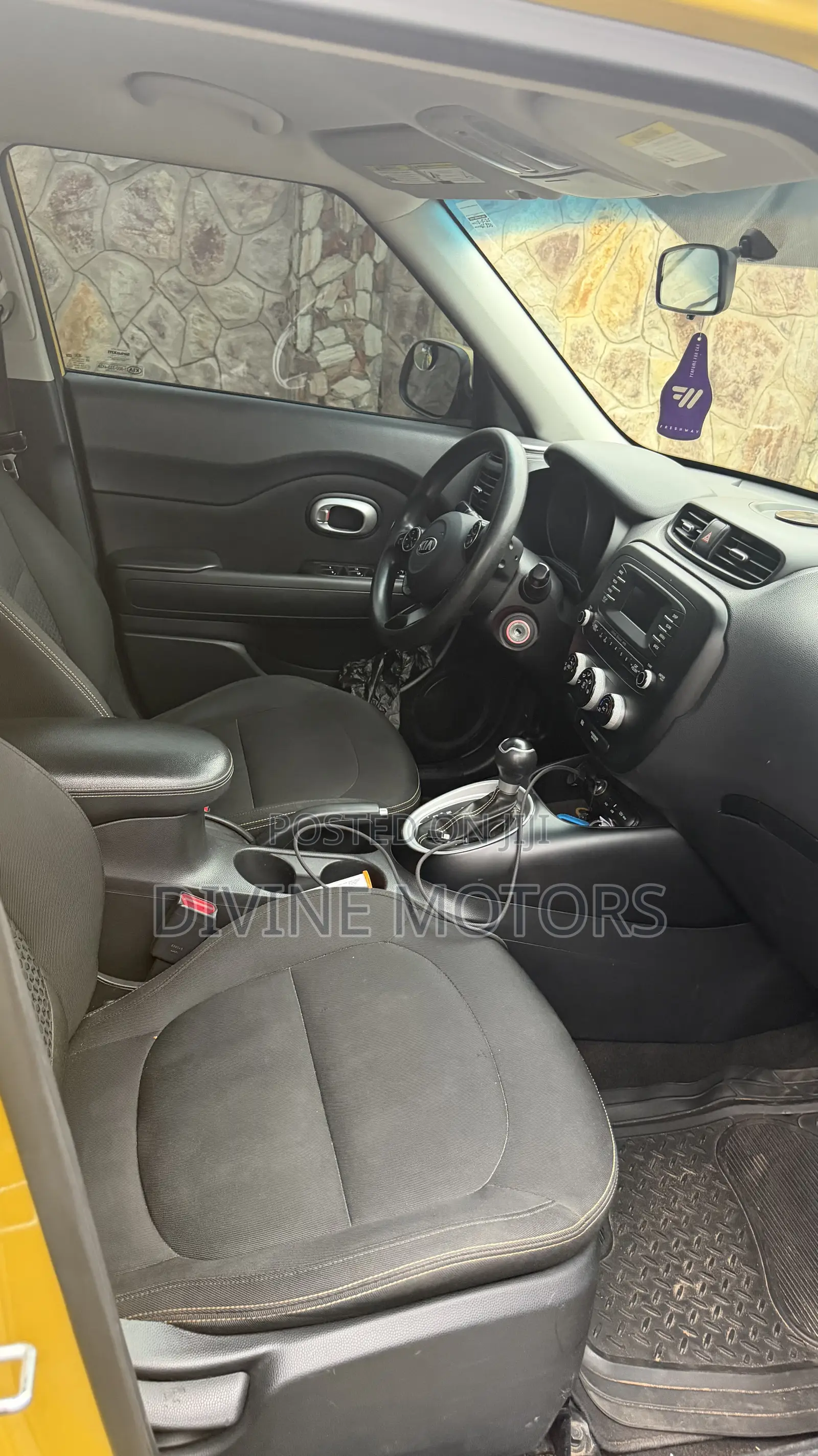 Kia Soul Hatchback 2016 Yellow