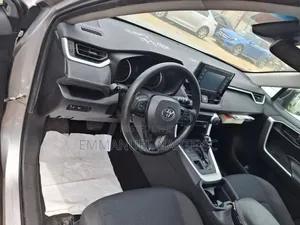 Toyota RAV4 2021 Silver