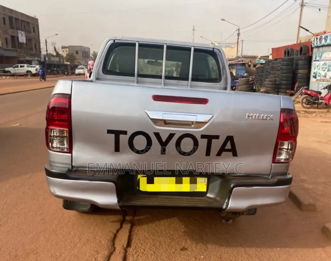 Toyota Hilux 2018 Gray