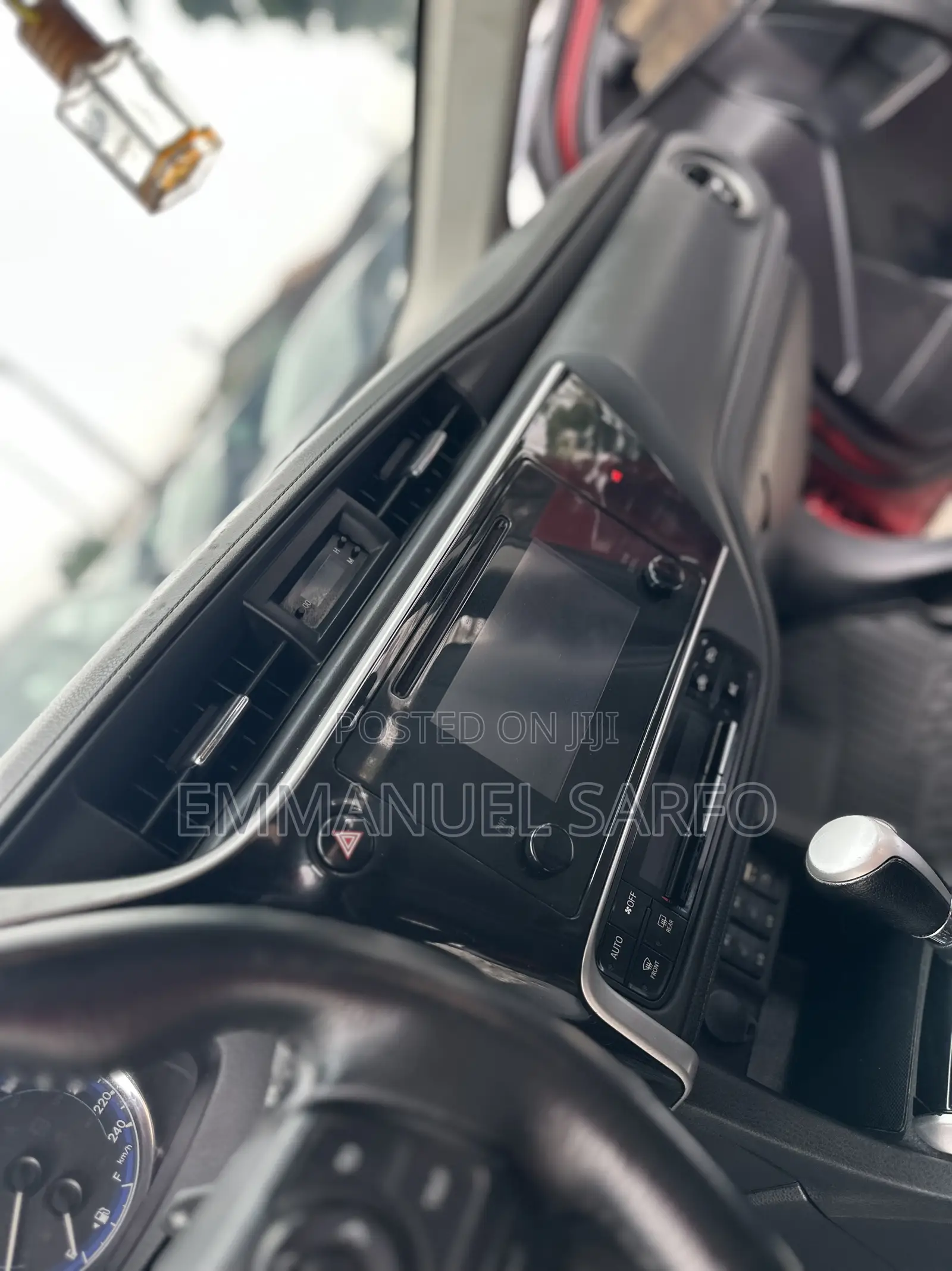 Toyota Corolla SE (1.8L 4cyl 2A) 2018 Red