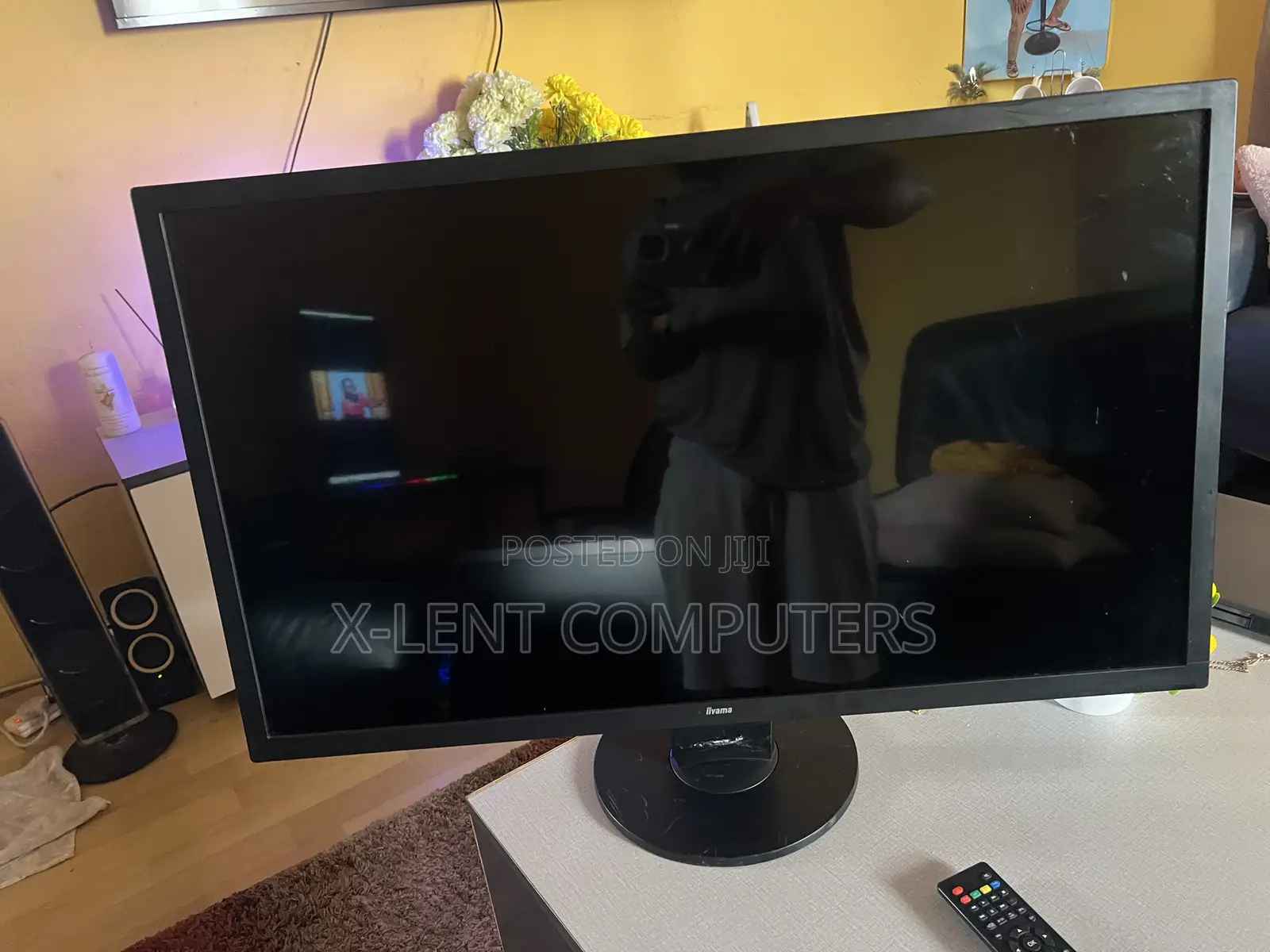 32 Inches Monitor