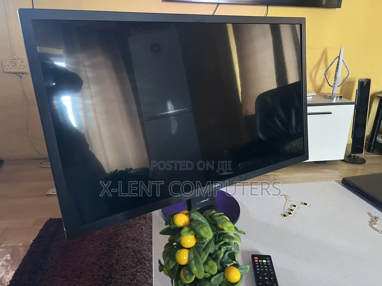 32 Inches Monitor