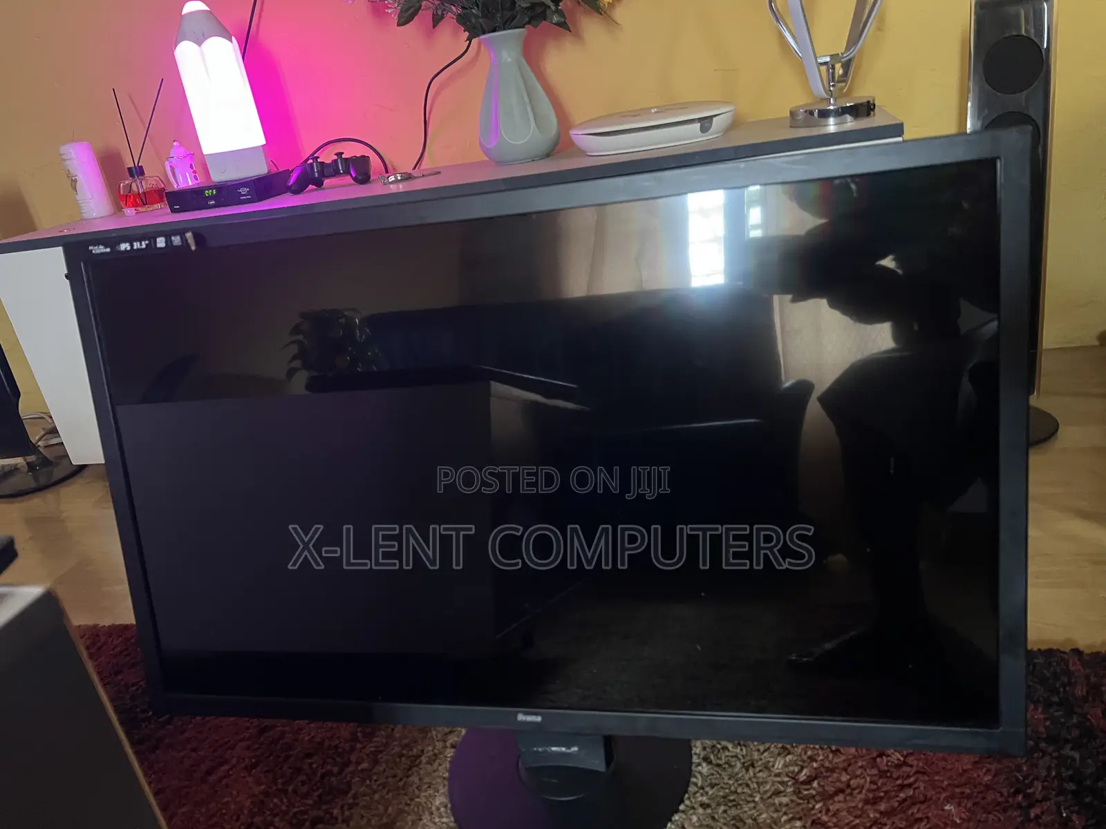 32 Inches Monitor