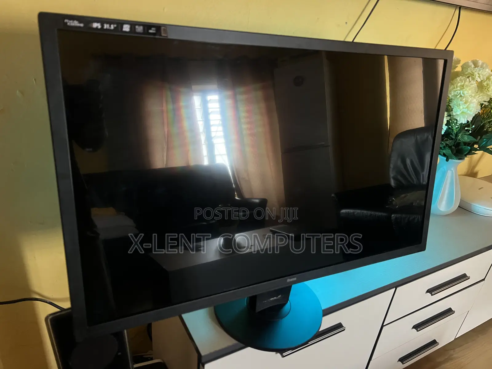 32 Inches Monitor