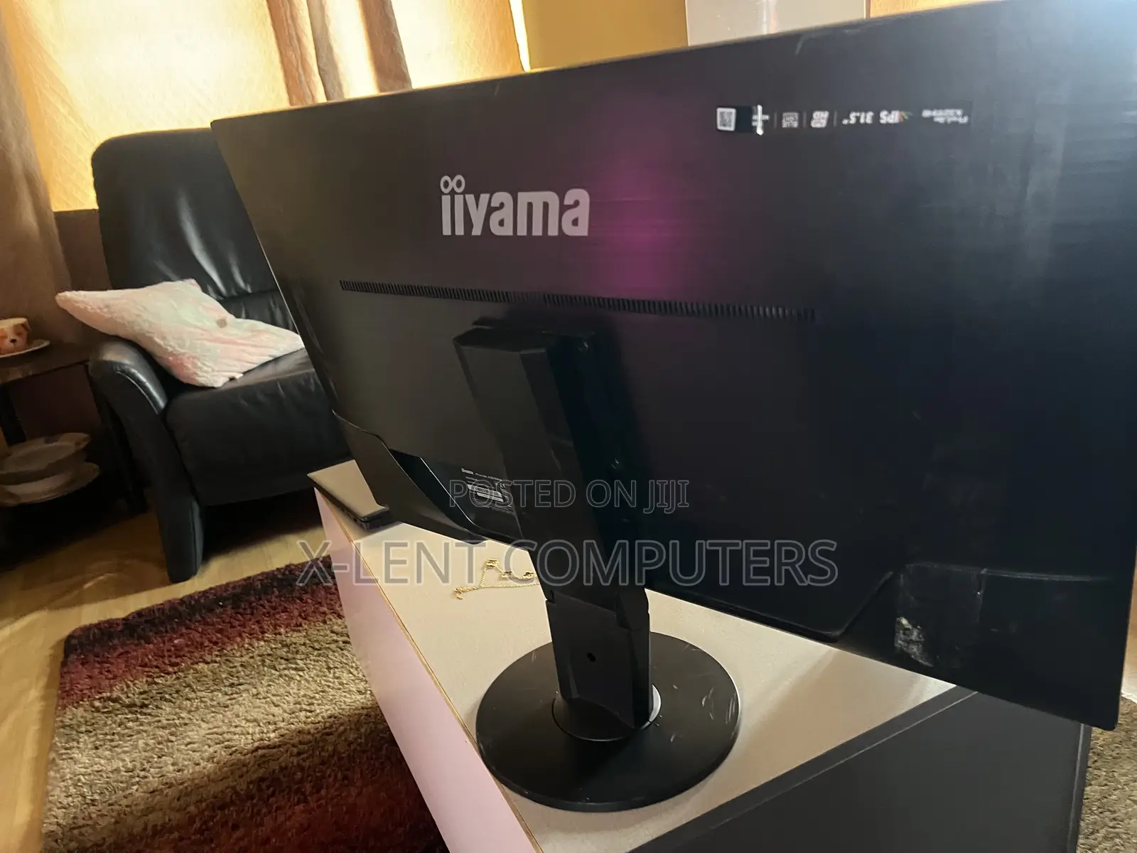32 Inches Monitor