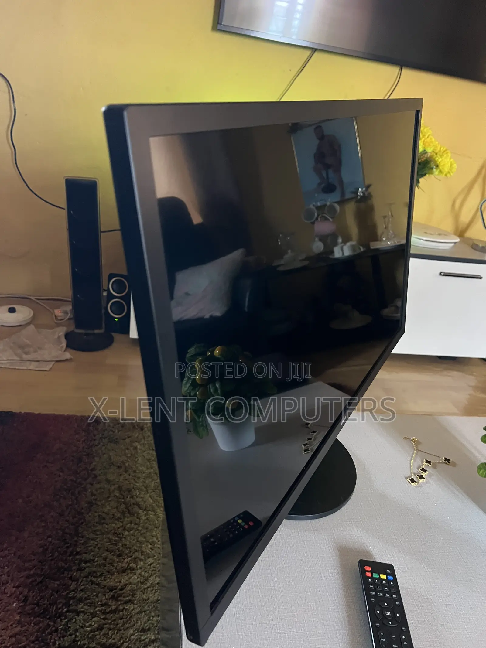 32 Inches Monitor