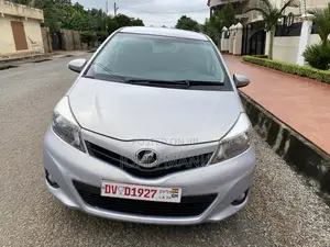 Toyota Vitz 2012 Silver