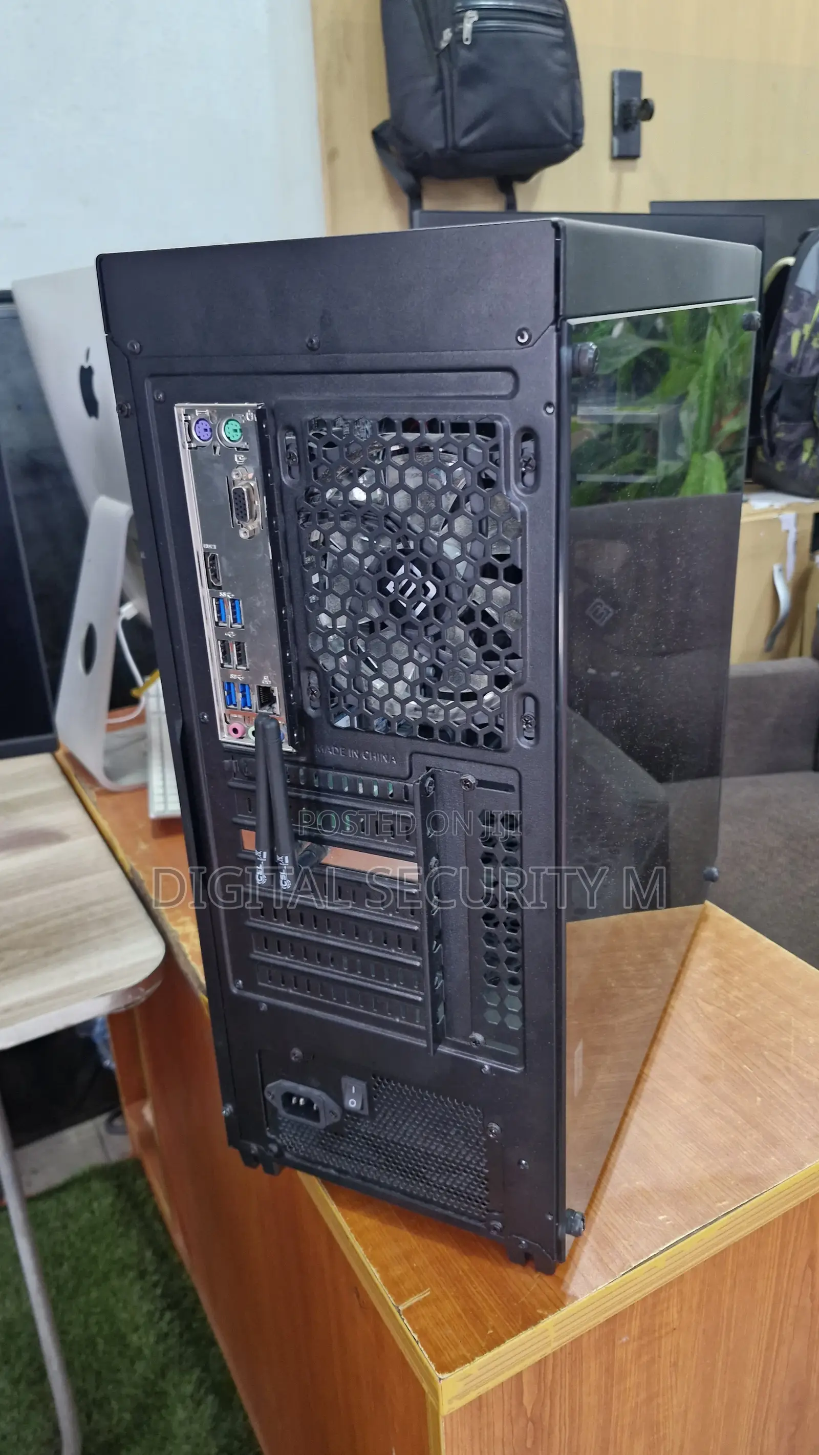 Desktop Computer Asus 16GB AMD Ryzen 3 HDD+SSD 256GB